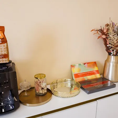 Where Emperors Slept In Old Town Apartment *