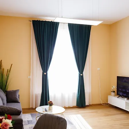 Where Emperors Slept In Old Town Apartment *